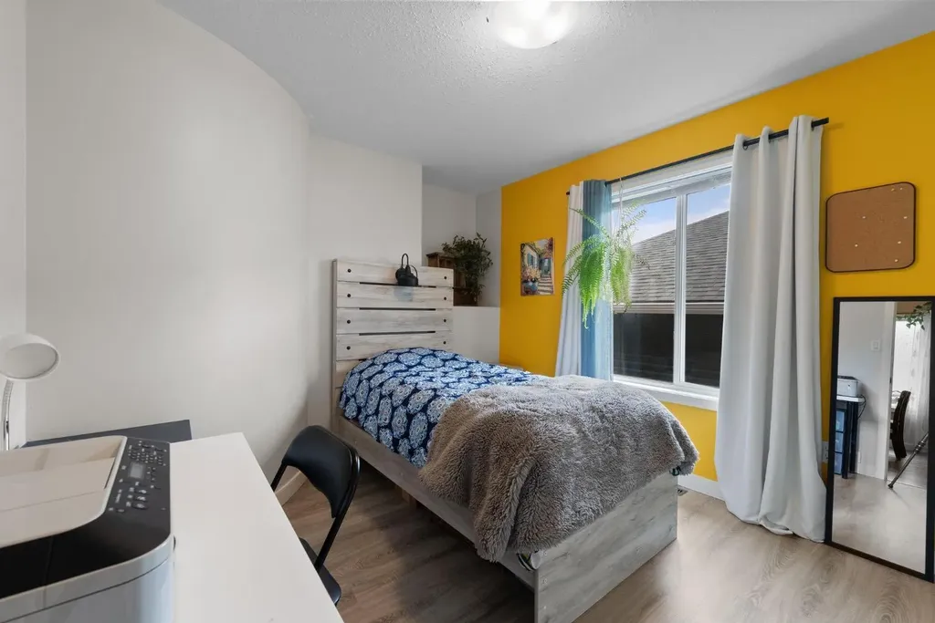 4418 75 Street Camrose AB T4V 5C9