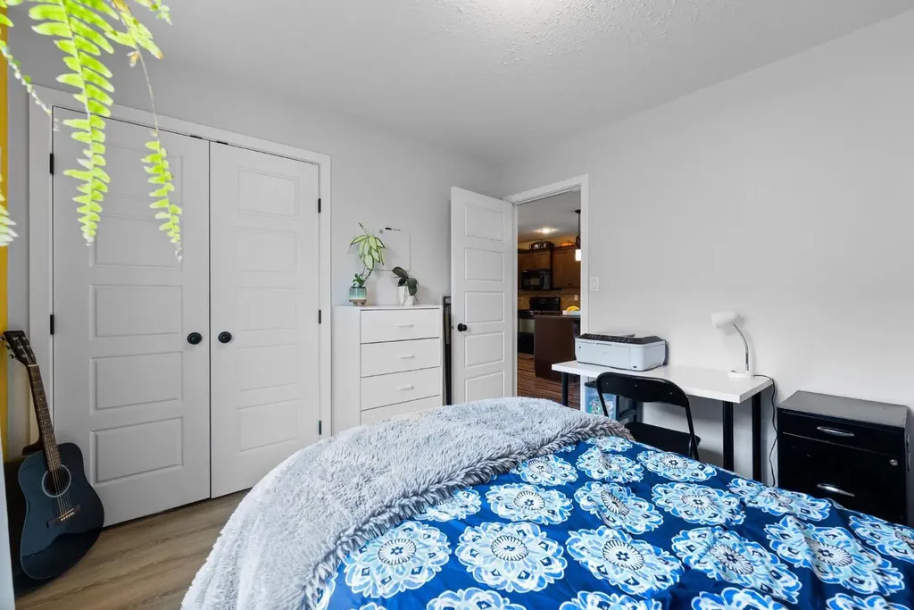 4418 75 Street Camrose AB T4V 5C9