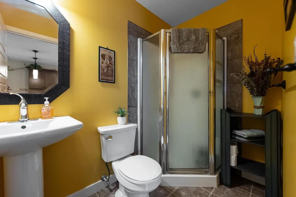 4418 75 Street Camrose AB T4V 5C9