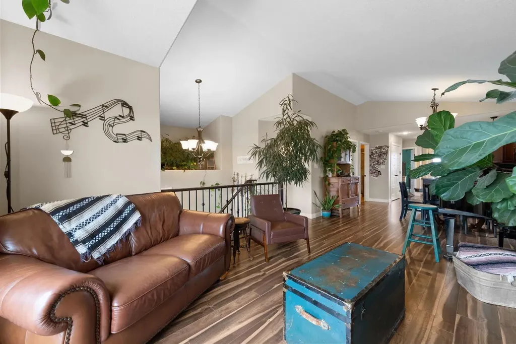 4418 75 Street Camrose AB T4V 5C9