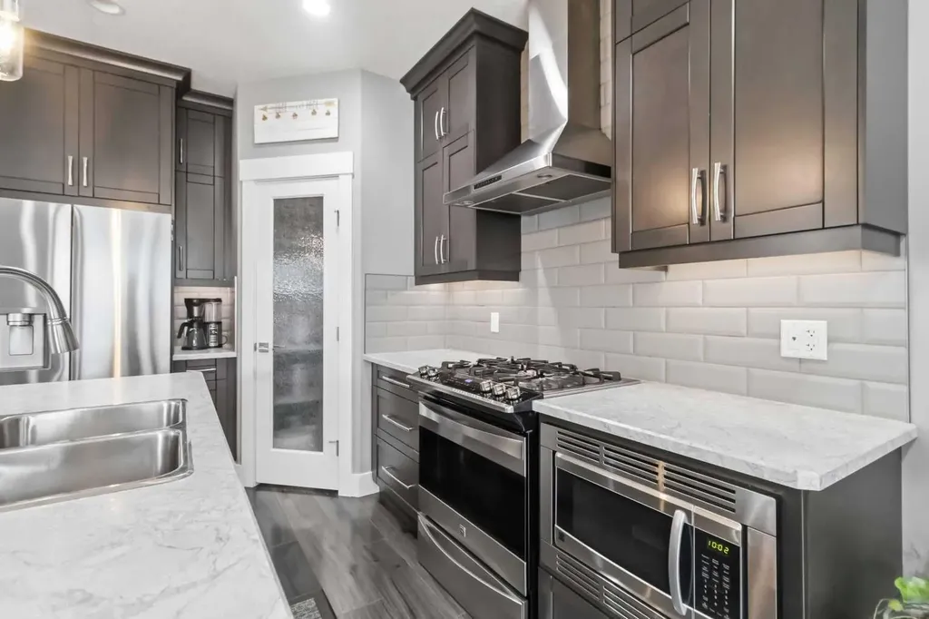 240 Warren Way Fort Mcmurray AB T9H5H9