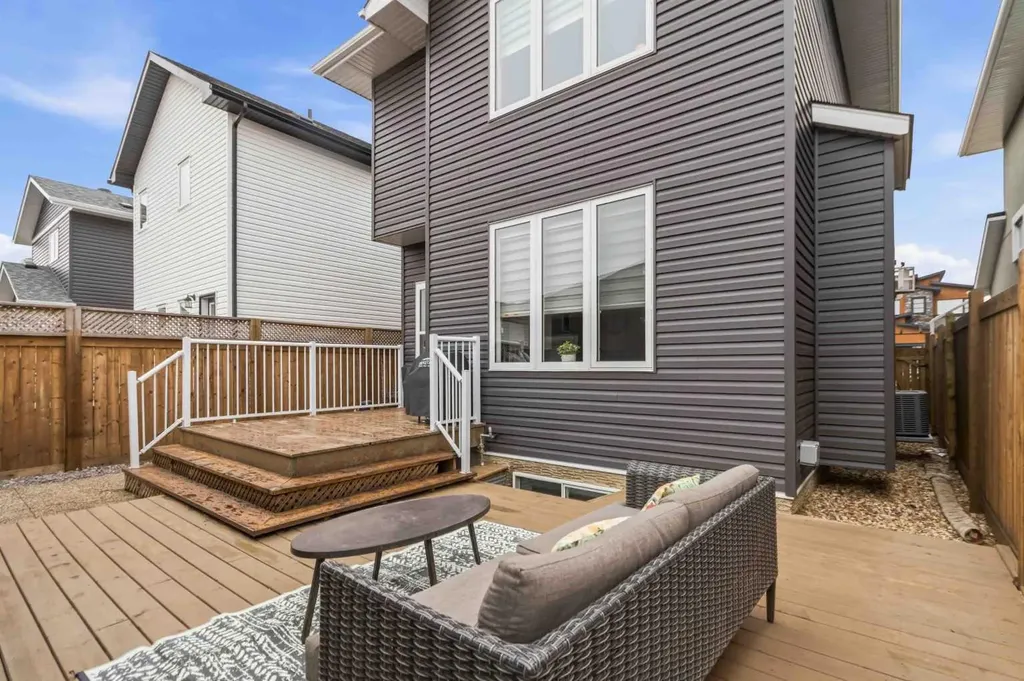 240 Warren Way Fort Mcmurray AB T9H5H9