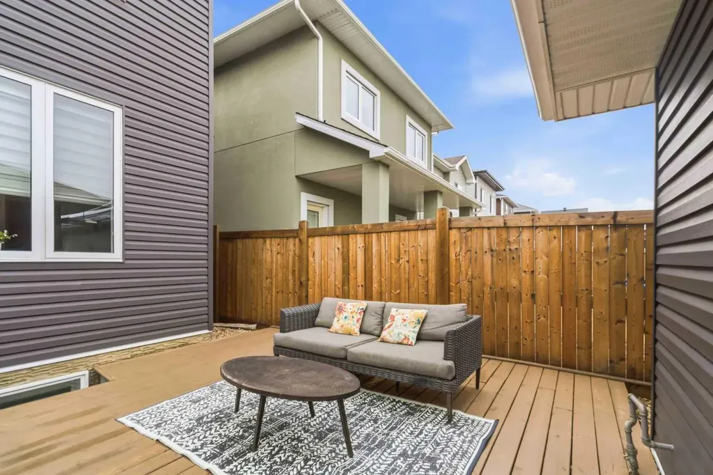 240 Warren Way Fort Mcmurray AB T9H5H9