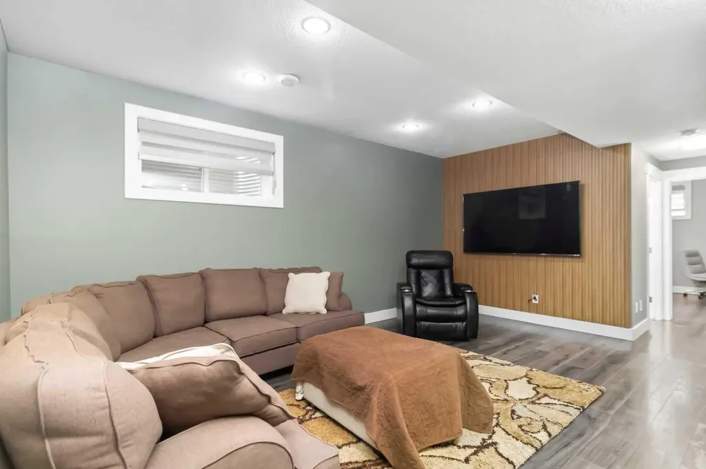 240 Warren Way Fort Mcmurray AB T9H5H9