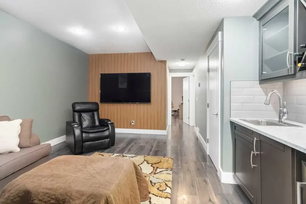 240 Warren Way Fort Mcmurray AB T9H5H9