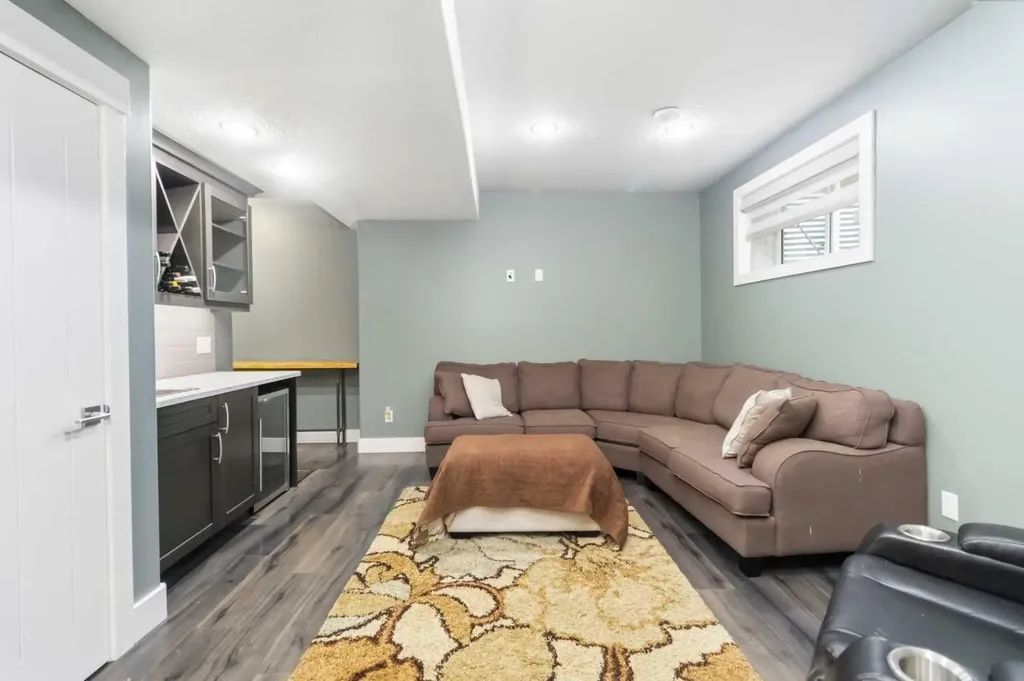 240 Warren Way Fort Mcmurray AB T9H5H9