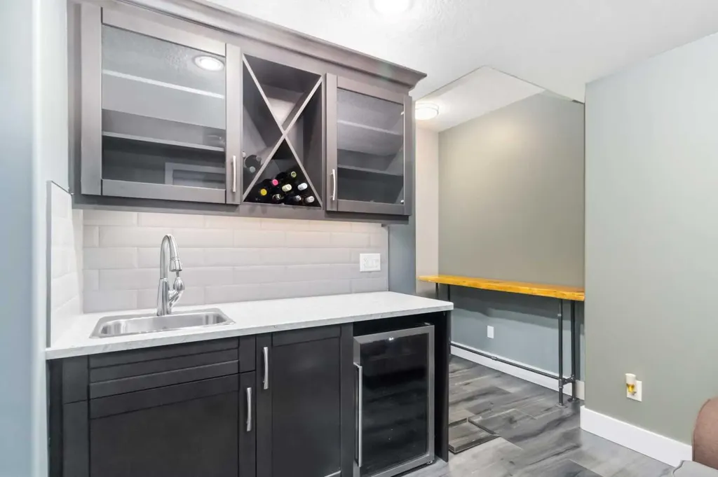 240 Warren Way Fort Mcmurray AB T9H5H9