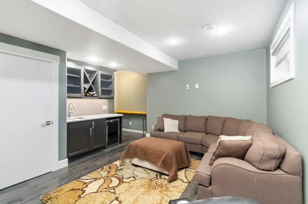 240 Warren Way Fort Mcmurray AB T9H5H9