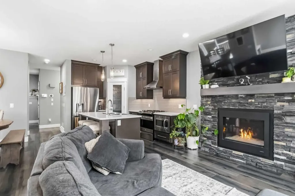 240 Warren Way Fort Mcmurray AB T9H5H9