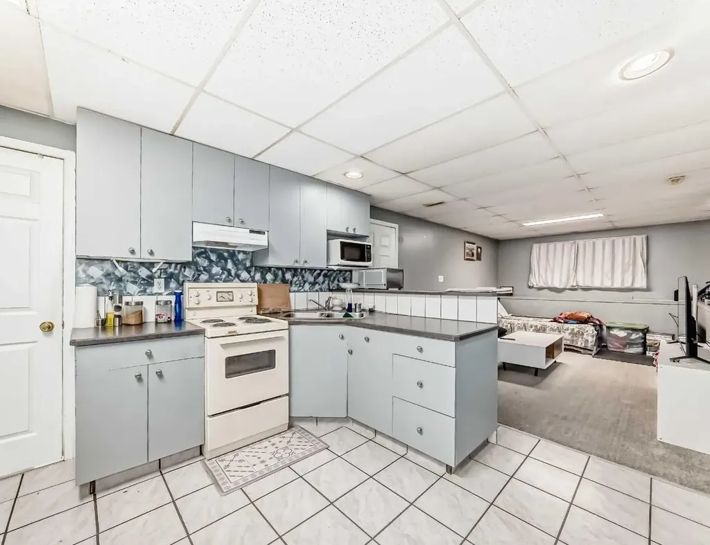 202 Saddlemead Green NE Calgary AB T3J 4M7