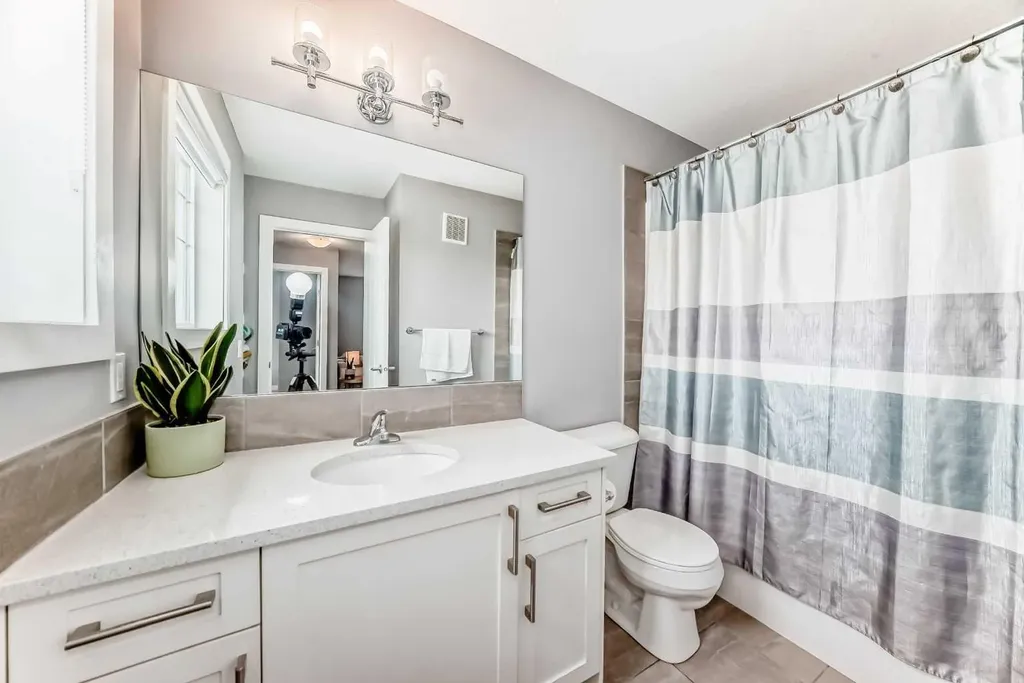 276 Stonemere Green Chestermere AB T1X0X5