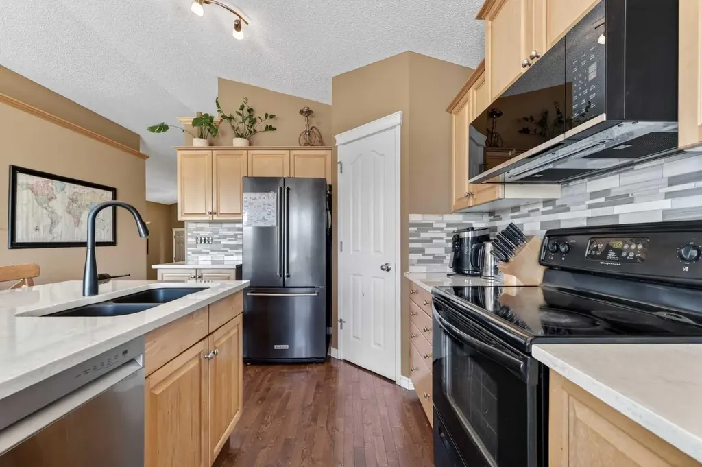 44 Bridlepost Green SW Calgary AB T2Y3X6