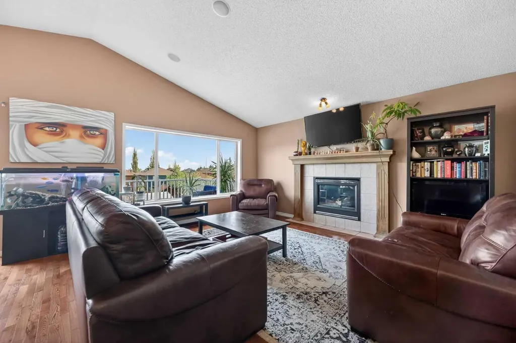 44 Bridlepost Green SW Calgary AB T2Y3X6