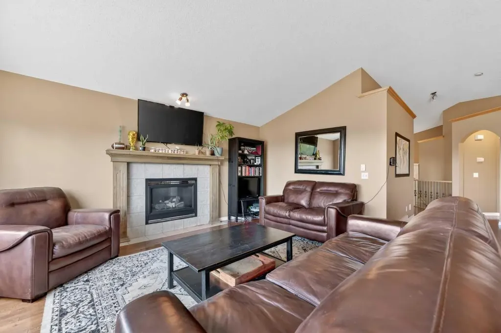 44 Bridlepost Green SW Calgary AB T2Y3X6