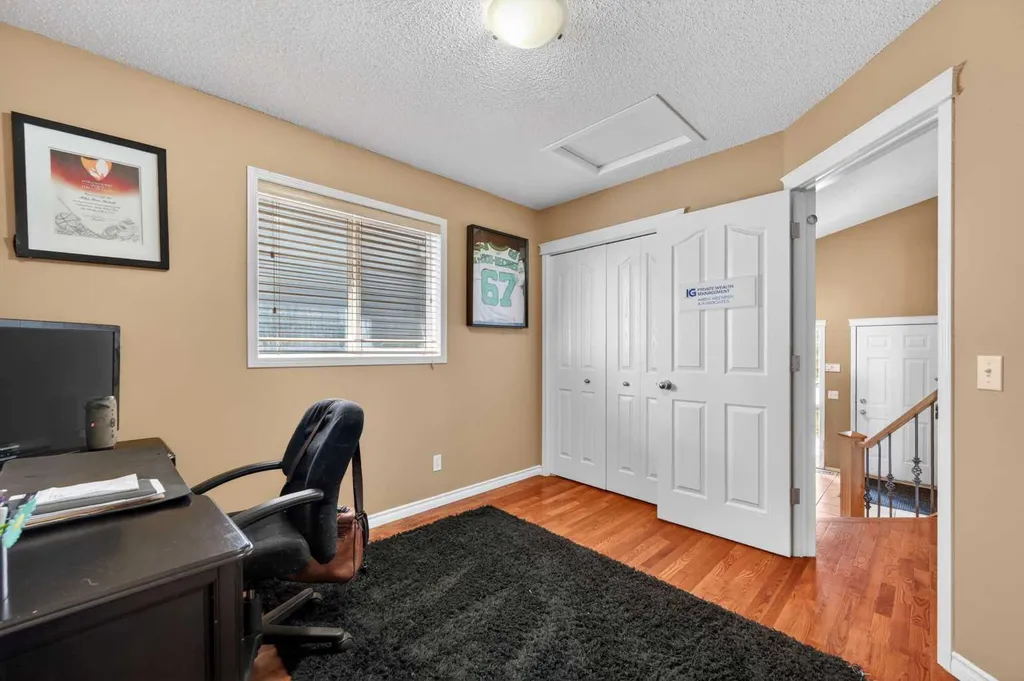44 Bridlepost Green SW Calgary AB T2Y3X6