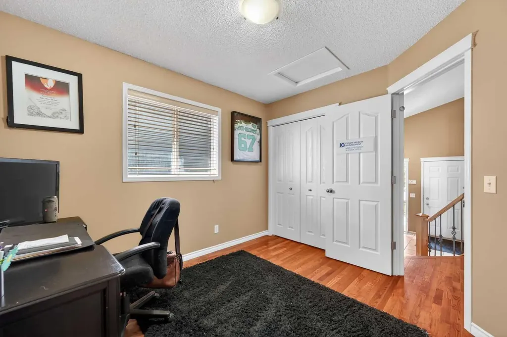 44 Bridlepost Green SW Calgary AB T2Y3X6
