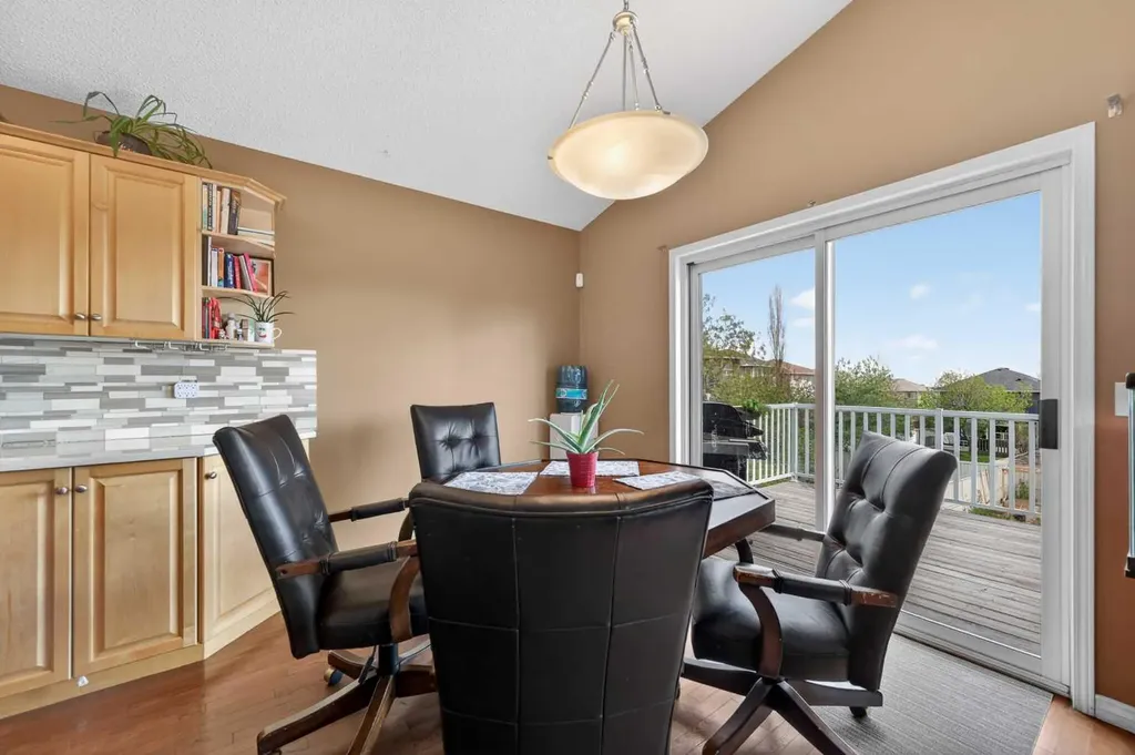 44 Bridlepost Green SW Calgary AB T2Y3X6
