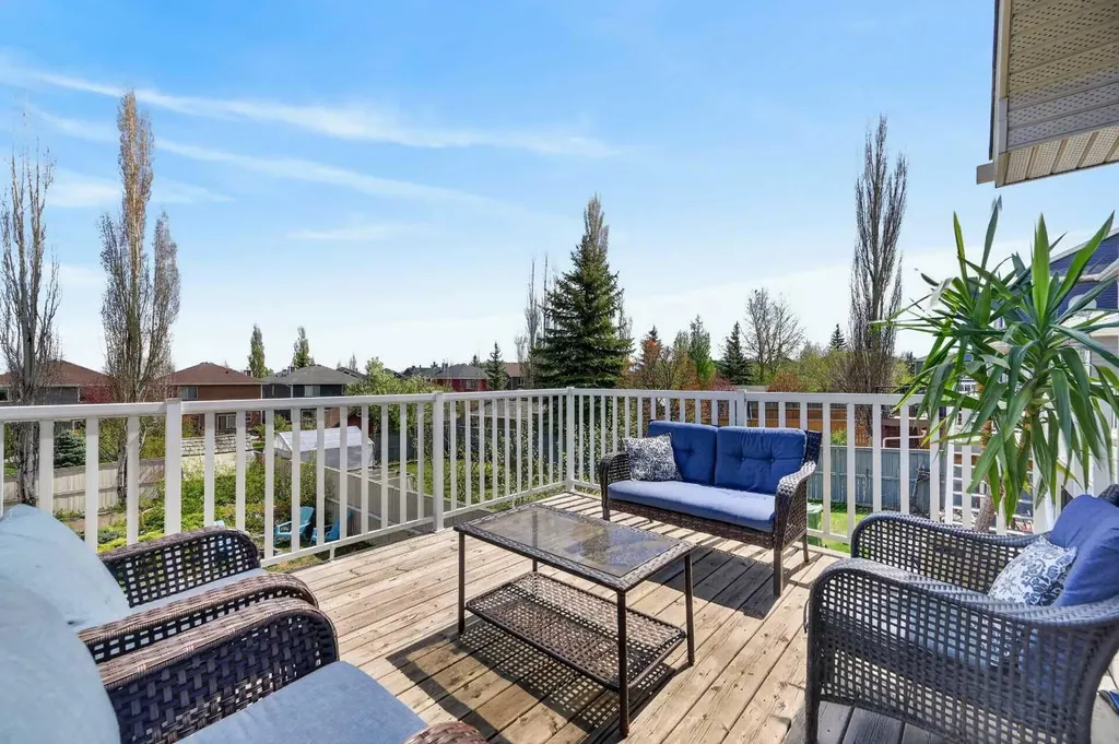 44 Bridlepost Green SW Calgary AB T2Y3X6
