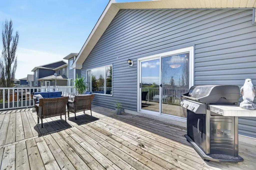 44 Bridlepost Green SW Calgary AB T2Y3X6