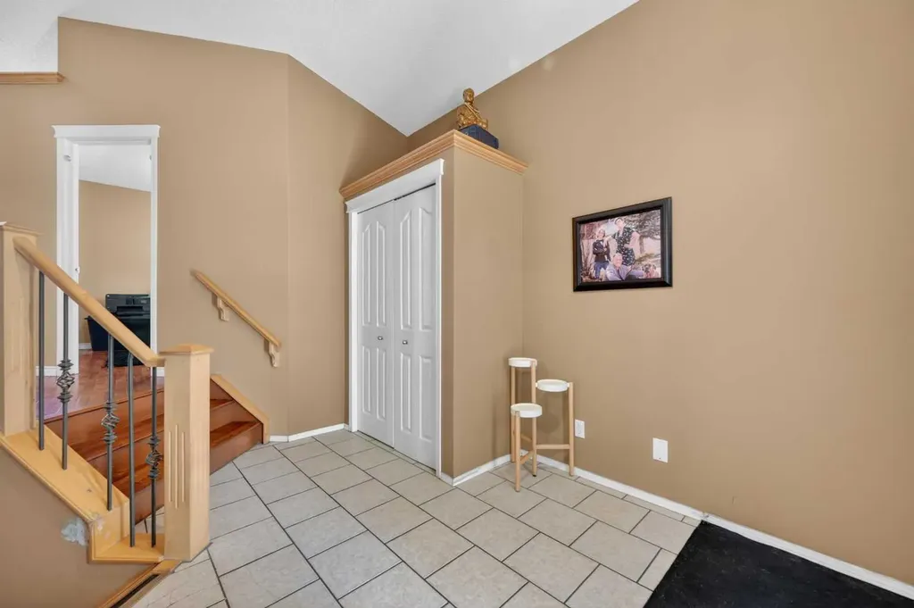 44 Bridlepost Green SW Calgary AB T2Y3X6
