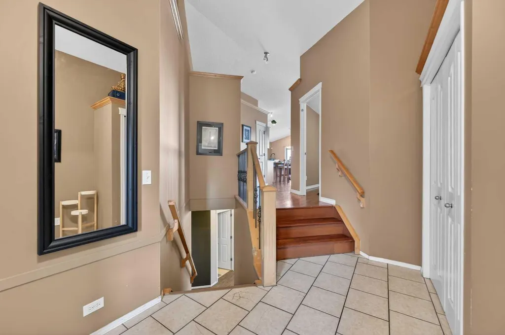 44 Bridlepost Green SW Calgary AB T2Y3X6