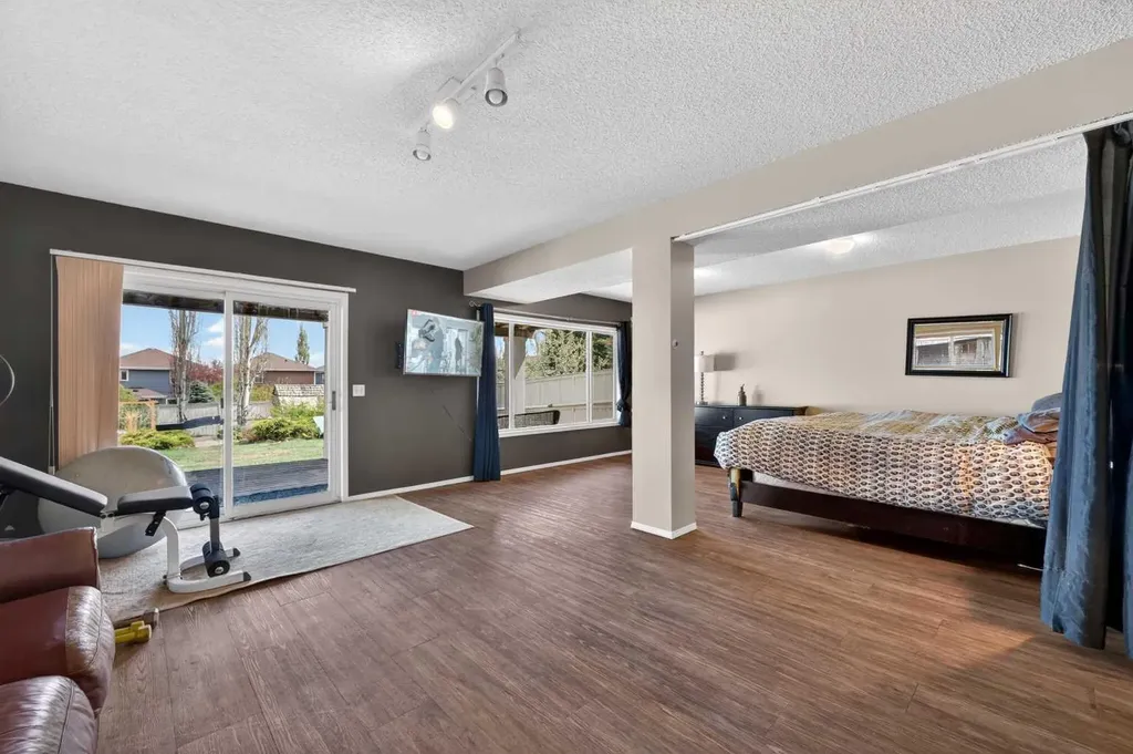 44 Bridlepost Green SW Calgary AB T2Y3X6
