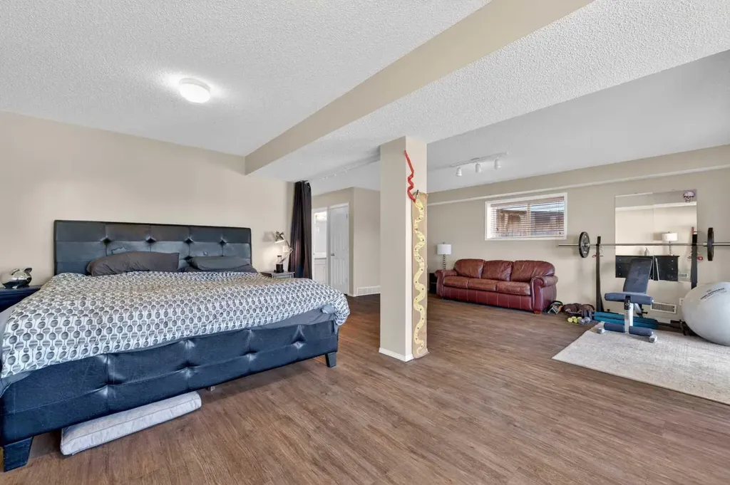 44 Bridlepost Green SW Calgary AB T2Y3X6