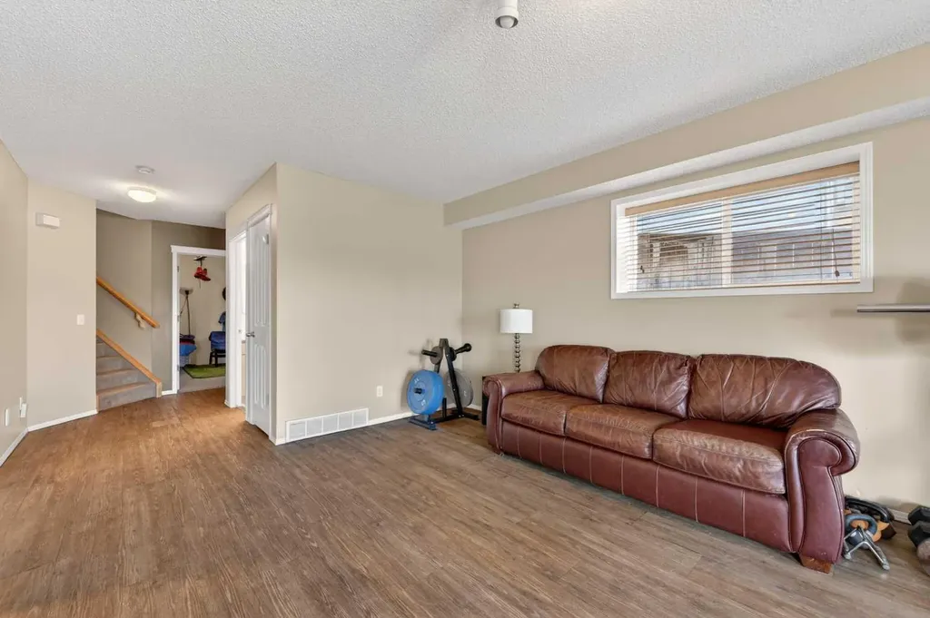 44 Bridlepost Green SW Calgary AB T2Y3X6
