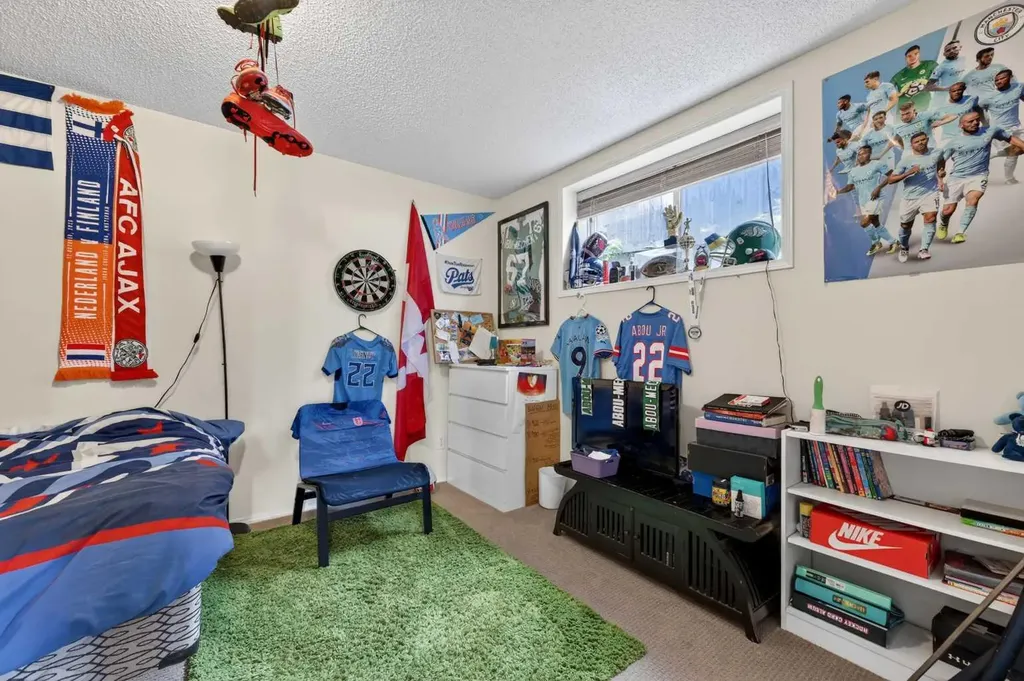 44 Bridlepost Green SW Calgary AB T2Y3X6