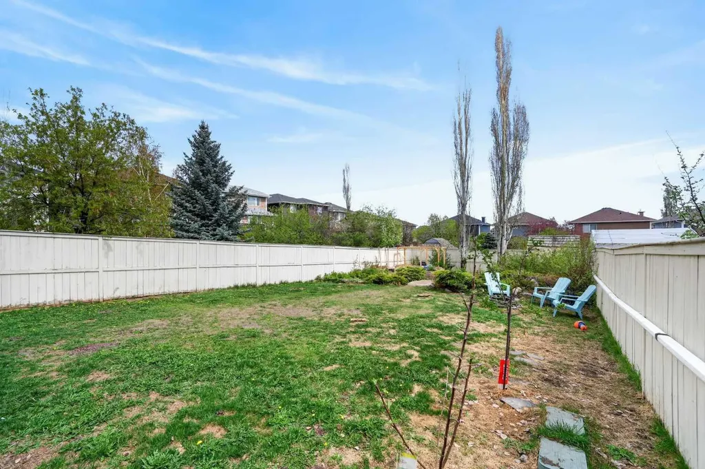 44 Bridlepost Green SW Calgary AB T2Y3X6