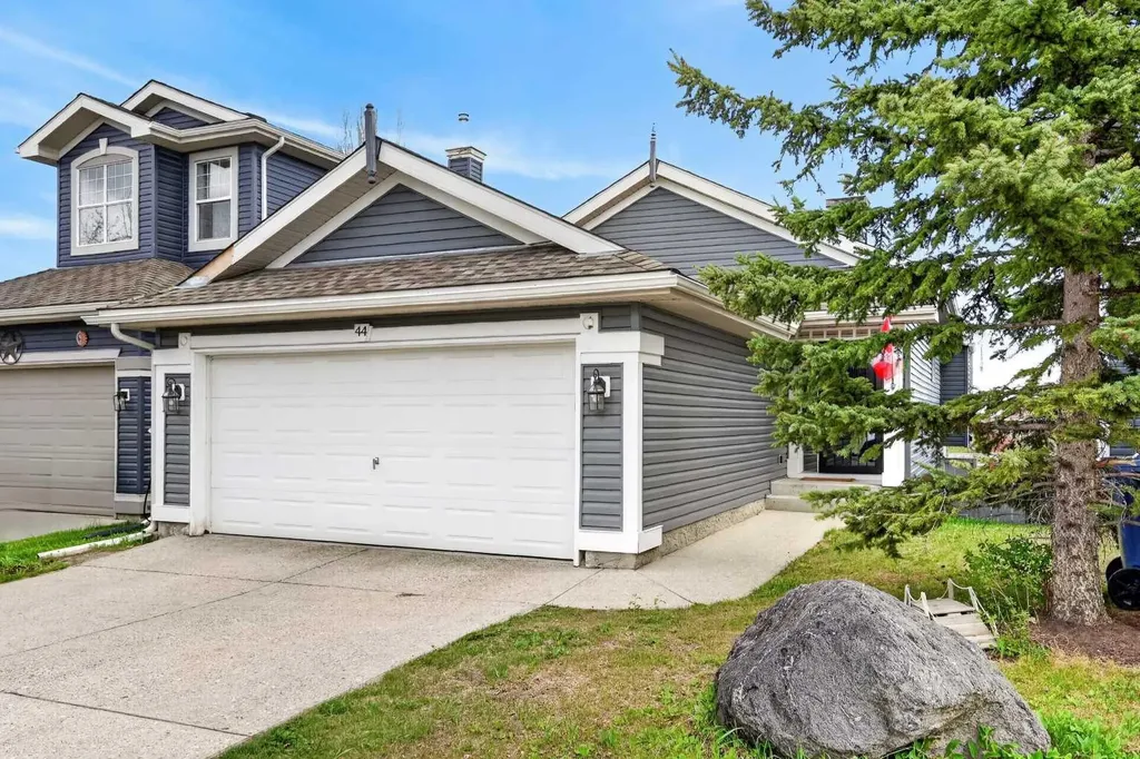 44 Bridlepost Green SW Calgary AB T2Y3X6