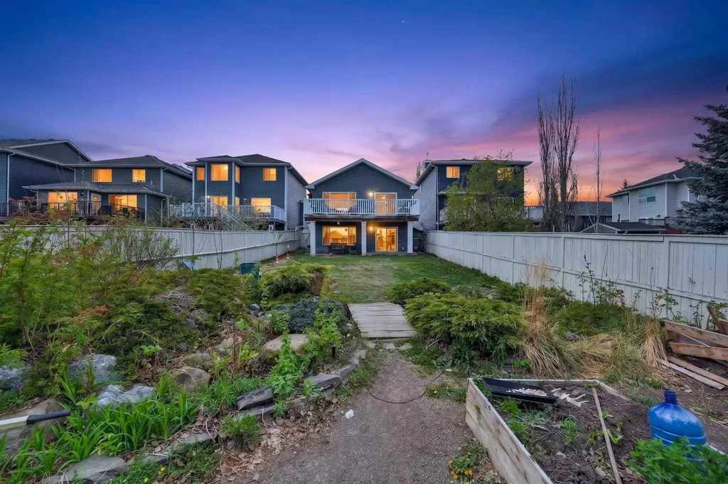 44 Bridlepost Green SW Calgary AB T2Y3X6