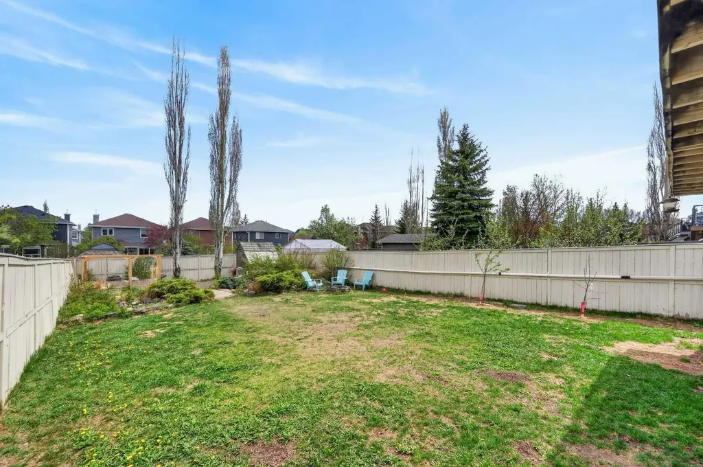 44 Bridlepost Green SW Calgary AB T2Y3X6