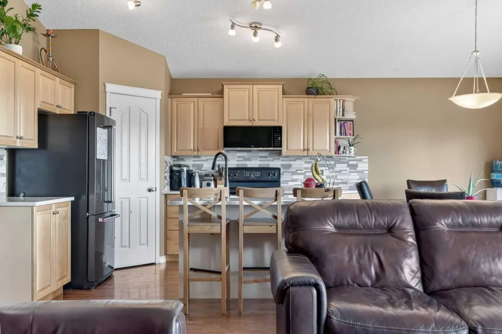 44 Bridlepost Green SW Calgary AB T2Y3X6