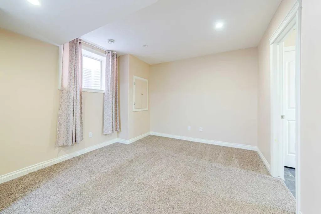 220 Saddlelake Drive NE Calgary AB T3J 0P2
