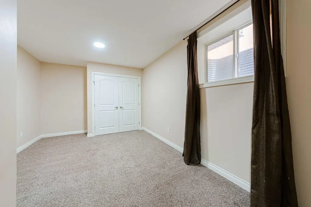 220 Saddlelake Drive NE Calgary AB T3J 0P2