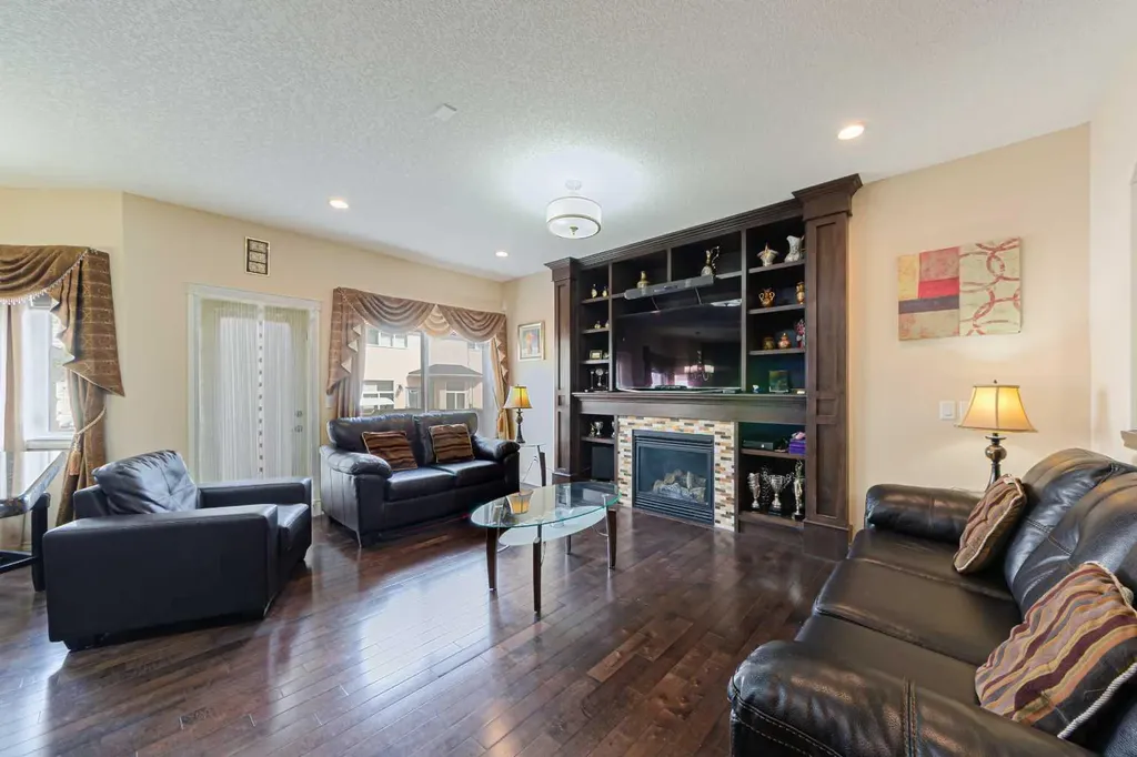 220 Saddlelake Drive NE Calgary AB T3J 0P2