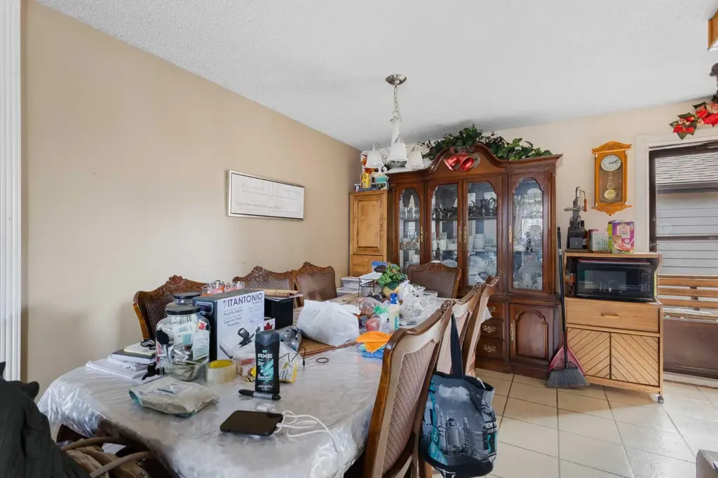 169 Beddington Circle NE Calgary AB T2K 2E3
