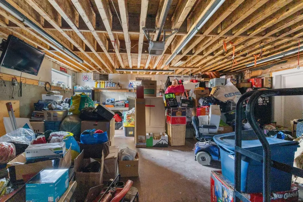 169 Beddington Circle NE Calgary AB T2K 2E3