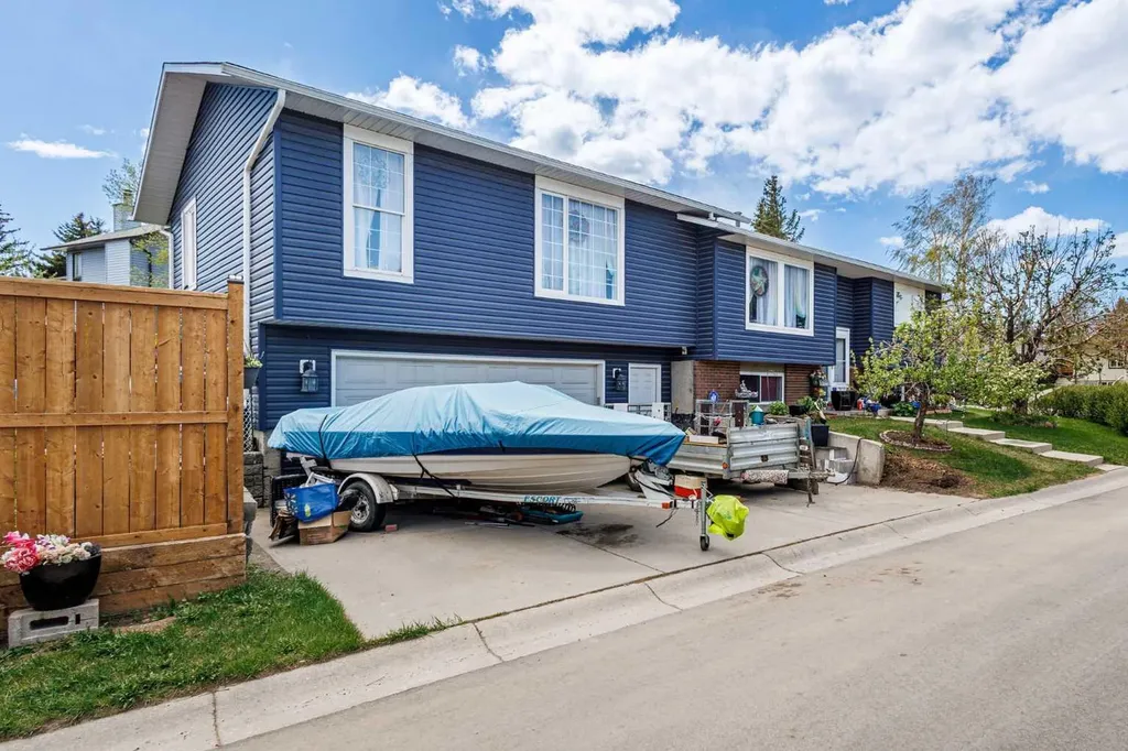169 Beddington Circle NE Calgary AB T2K 2E3
