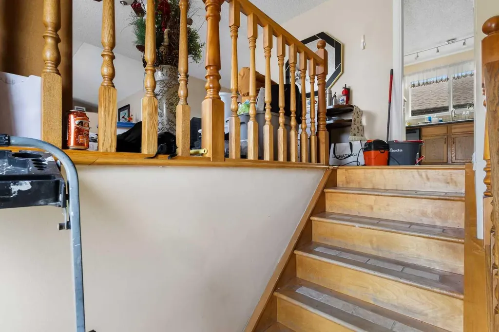 169 Beddington Circle NE Calgary AB T2K 2E3