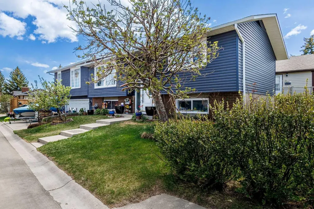 169 Beddington Circle NE Calgary AB T2K 2E3