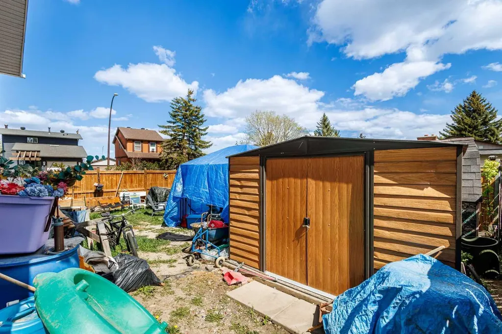 169 Beddington Circle NE Calgary AB T2K 2E3