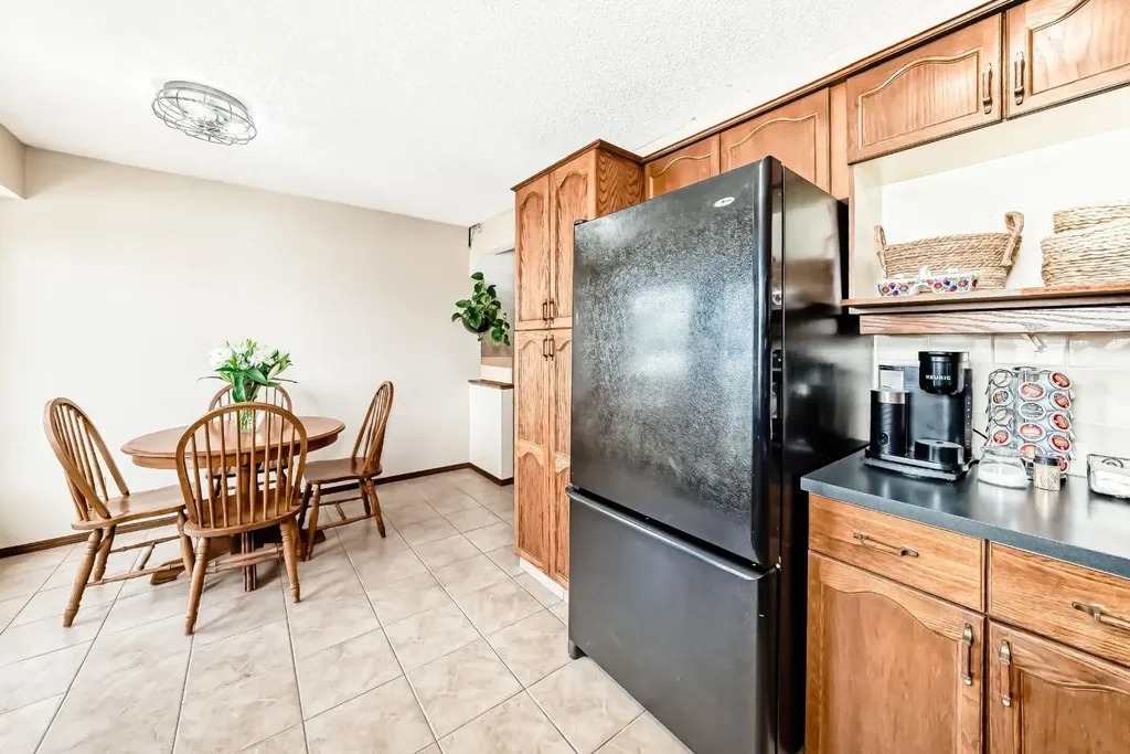 118 Sandpiper Way NW Calgary AB T3K 3P5