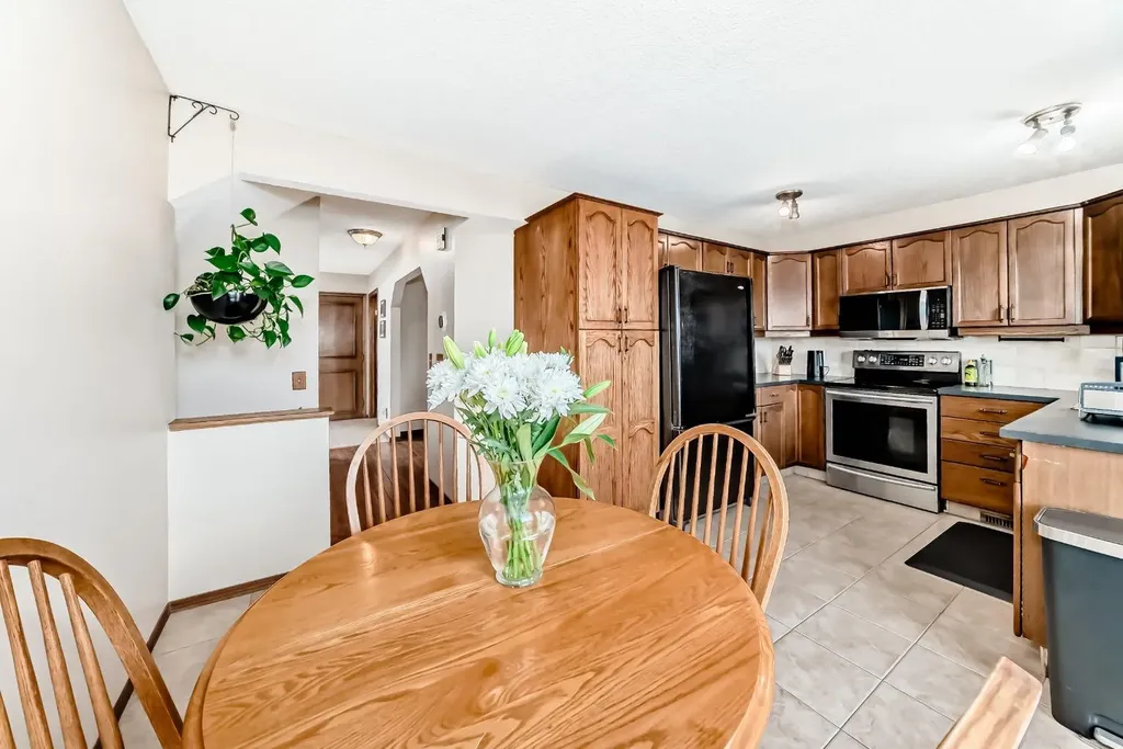 118 Sandpiper Way NW Calgary AB T3K 3P5