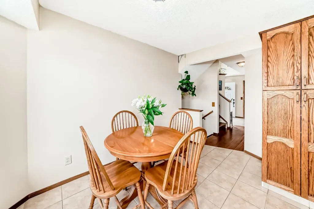 118 Sandpiper Way NW Calgary AB T3K 3P5