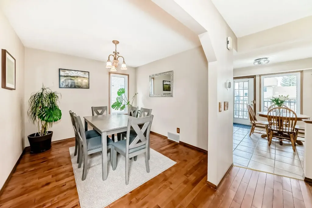 118 Sandpiper Way NW Calgary AB T3K 3P5