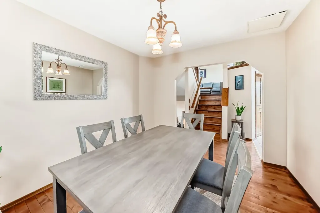 118 Sandpiper Way NW Calgary AB T3K 3P5