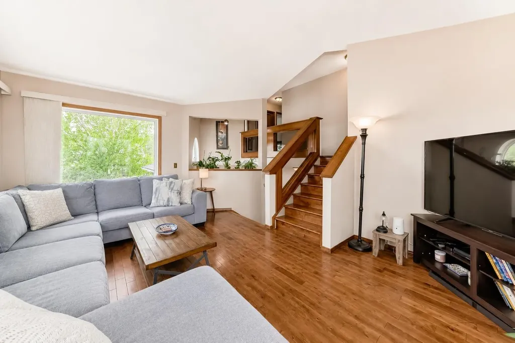 118 Sandpiper Way NW Calgary AB T3K 3P5