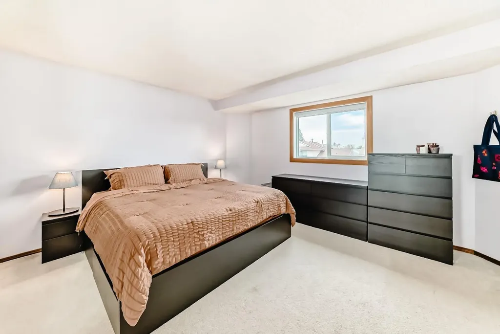 118 Sandpiper Way NW Calgary AB T3K 3P5